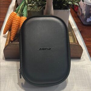 BOSE Black Hard Shell Zippered Storage Case